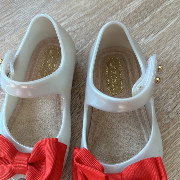 Mini Melissa with red bow size 5 - Picture 3 of 6